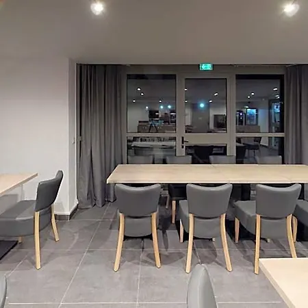 Hotell Du Stade Ex Kyriad Direct Lille Est Stade Pierre Mauroy