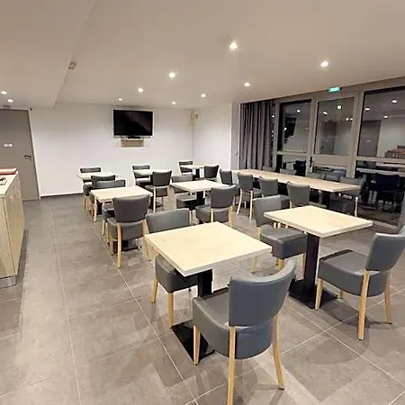 Hotell Du Stade Ex Kyriad Direct Lille Est Stade Pierre Mauroy 2*